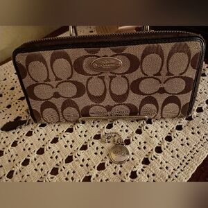 COACH Signature Zip Around Long Wallet Canvas&Hangtag Bundle,See Photos, Fraying